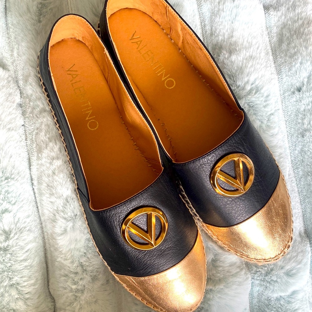 New Valentino flat shoes beautiful black and gold.